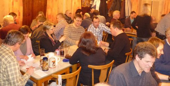 Blick auf die Kartrunde mit 40 Teilnehmern